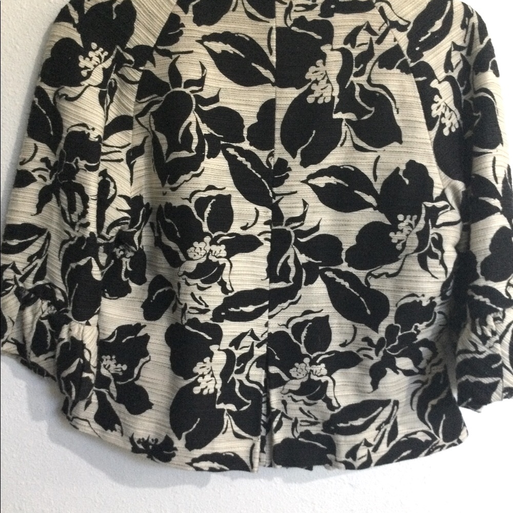 Linen Crop Jacket - Picture 2 of 3